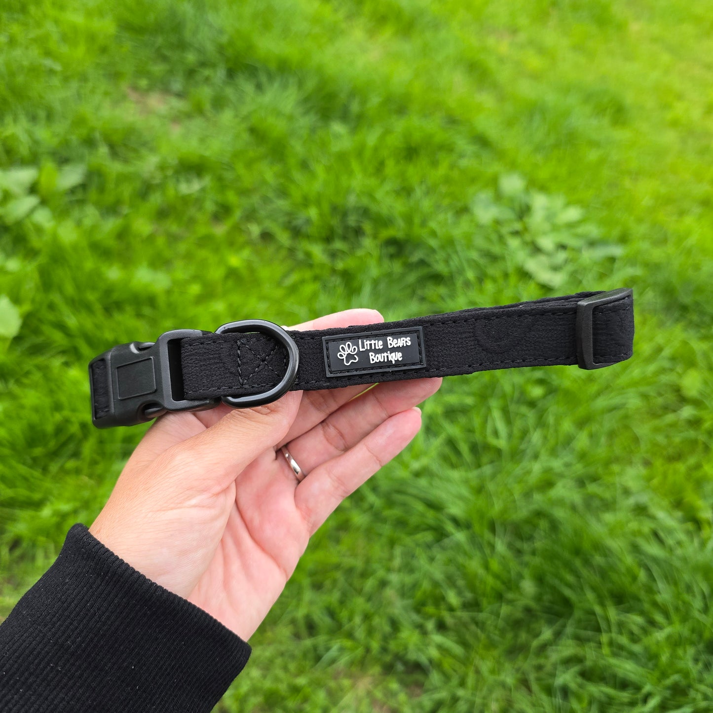 Black Heart Embroidery Collar