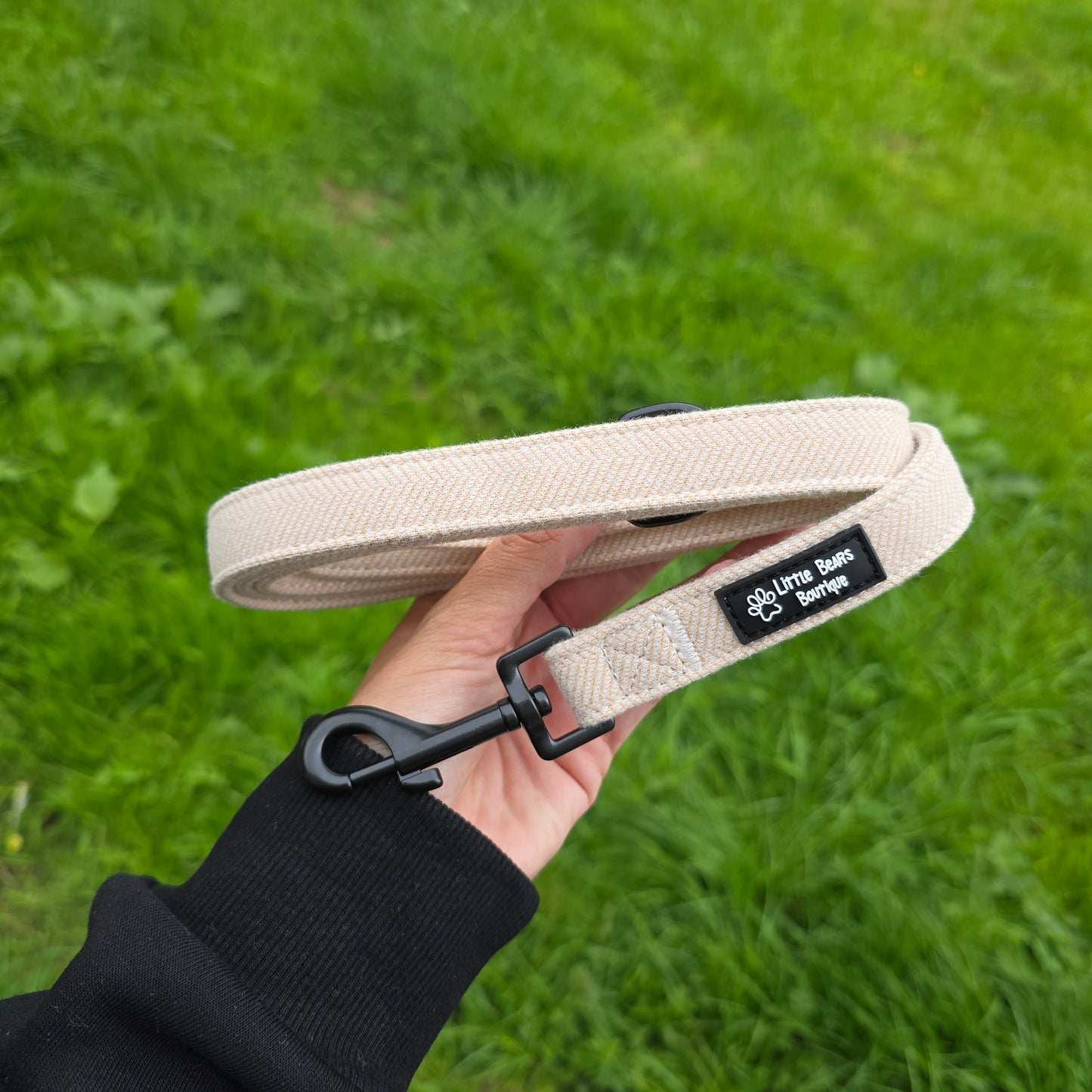 Beige Herringbone Tweed Lead